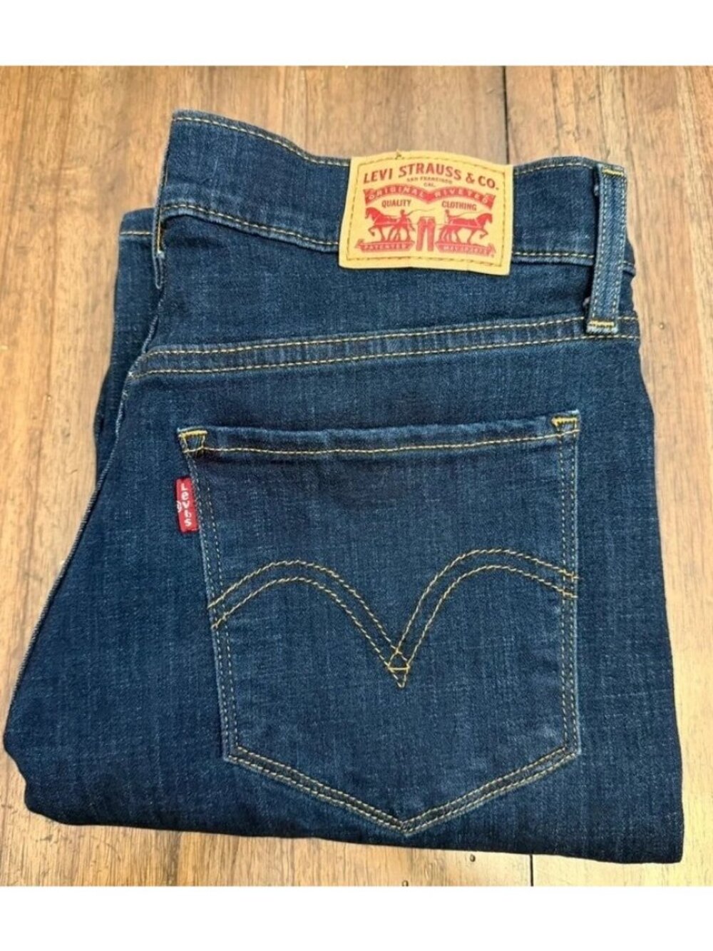 Levi’s Classic Straight Jeans size 8